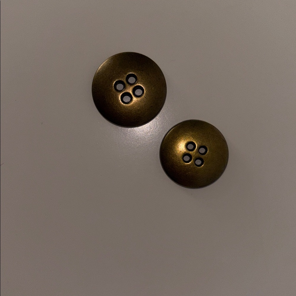 Burberry Buttons - Picture 4 of 6
